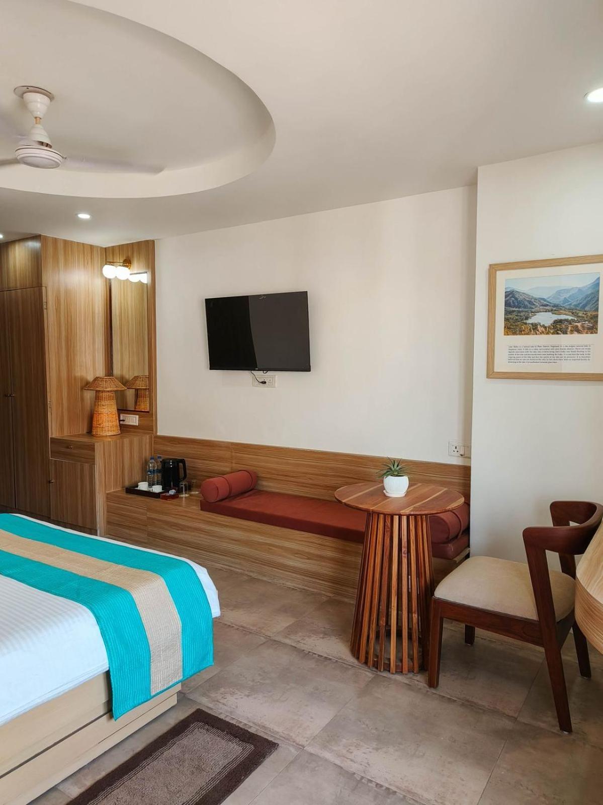 Hotel Lake Shilloi Dimāpur 外观 照片